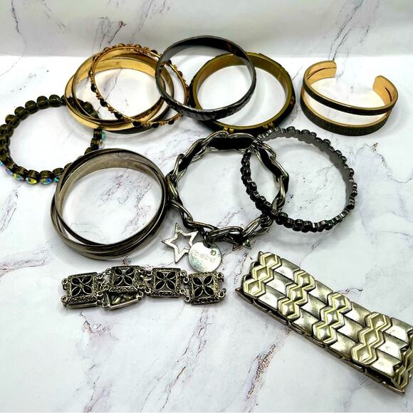 Set of 10 silver and gold tone black bracelets - Picture 10 of 10
